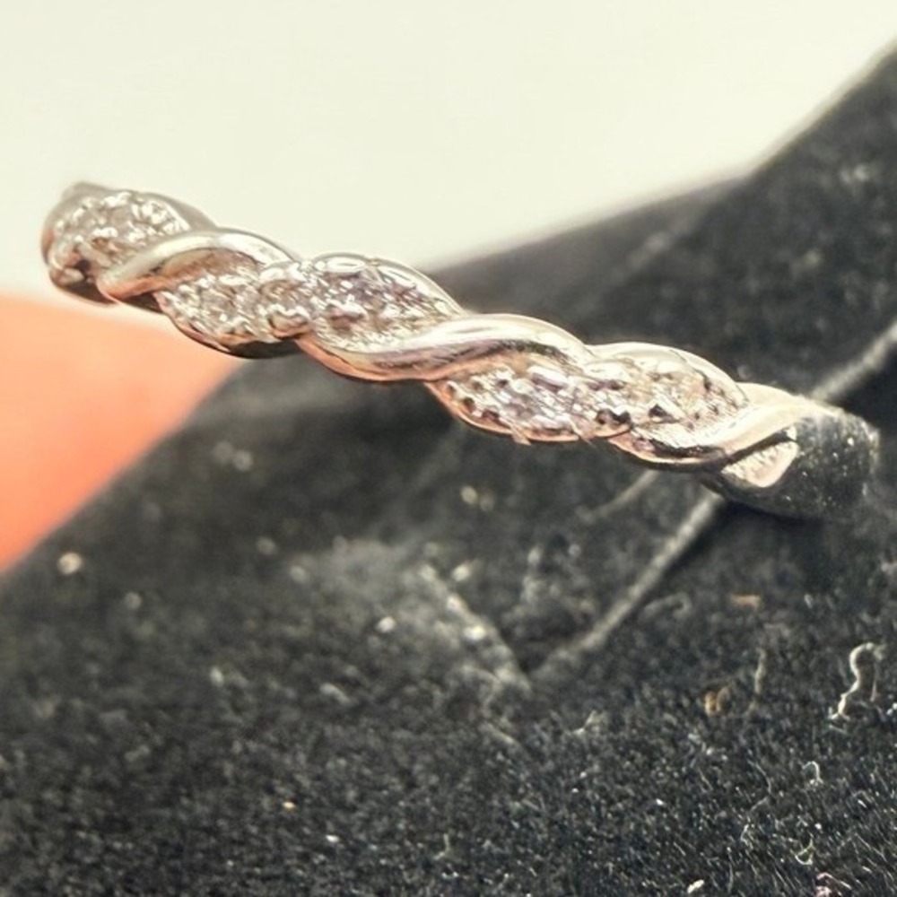 Sparkling Halo Engagement Ring Twist Band Cubic Zirconia Silver Tone Set size 6 - Picture 7 of 9
